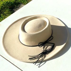 Hat with no name